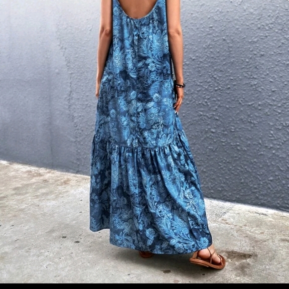 Dress - Picture 4 of 4